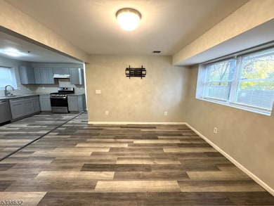 40-42 Hinsdale Place unit 1, Newark, NJ 07104 - photo 2