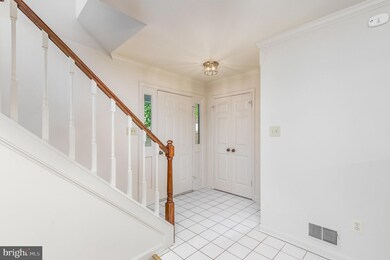 8033 Galla Knoll Cir, Springfield, VA 22153 - photo 4