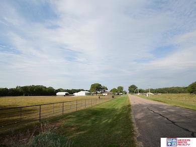 416 E Roscoe St, Endicott, NE 68350 - photo 2