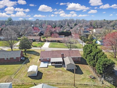 914 Valley St, Statesville, NC 28677 - photo 2