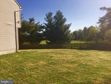 7407 Acacia Ct, Clinton, MD 20735 - photo 4