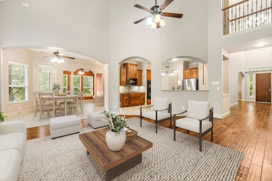 Open floor plan shows open to kitchen, breakfast a