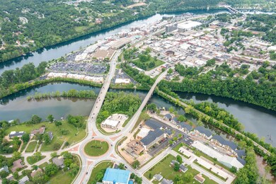 Close to downtown and Lake Taneycomo