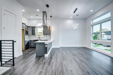 1913 Hoskins Dr unit B, Houston, TX 77080 - photo 3