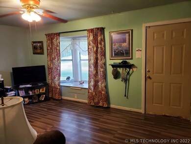 202 W Scott St, Henryetta, OK 74437 - photo 5