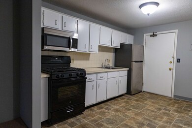 136 Mammoth Rd unit 27, Hooksett, NH 03106 - photo 3