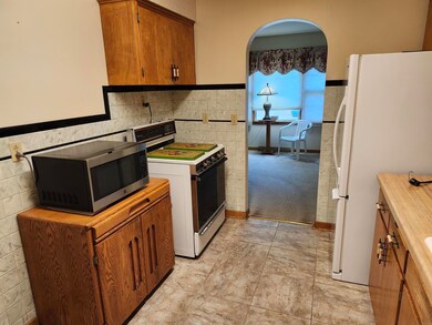 1319 W 7th St, Cedar Falls, IA 50613 - photo 4