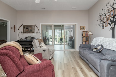 10863 Harness Ct, Indianapolis, IN 46239 - photo 4