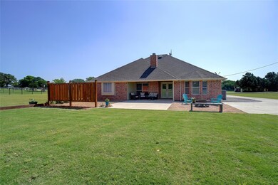 3009 English Creek Dr, Azle, TX 76020 - photo 2