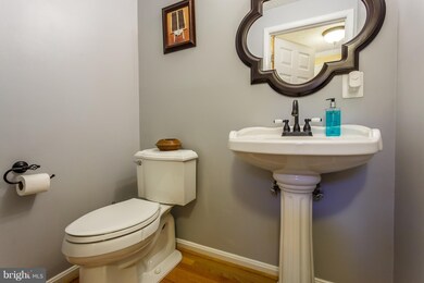 8675 Bent Arrow Ct, Springfield, VA 22153 - photo 6