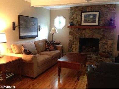 Den/Family/Great Room - Gas logs in stone fireplac