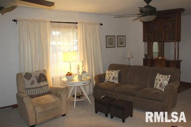 305 Mayfair Dr, Lincoln, IL 62656 - photo 4