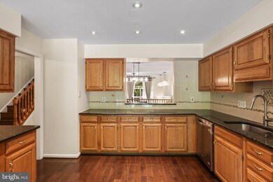 9097 Golden Sunset Ln, Springfield, VA 22153 - photo 7