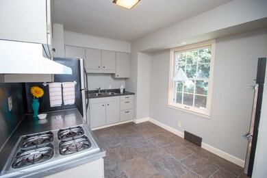 571 Brookland Blvd, Lansing, MI 48910 - photo 7