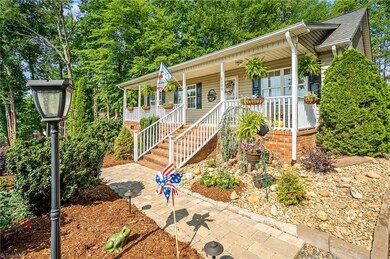 2200 Cedarwood Ct, Asheboro, NC 27205 - photo 3