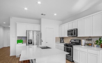 14258 Wonder Lake Ln, Shenandoah, TX 77384 - photo 5