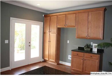 PLENTY OF CABINETS AND COUNTERSPACE!