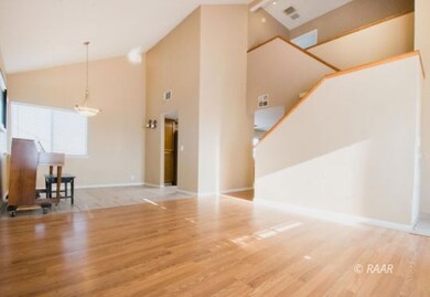 Living Room/Dining