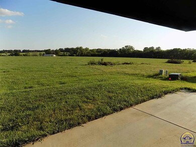 2909 SW Pierre St, Topeka, KS 66614 - photo 5