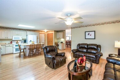 1615 Greenlefe Dr NW, Cedar Rapids, IA 52405 - photo 6