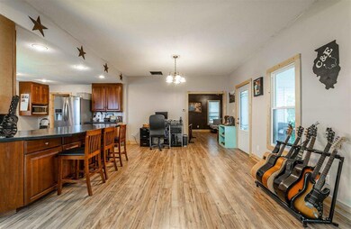 1101 Pekin St, Lincoln, IL 62656 - photo 4