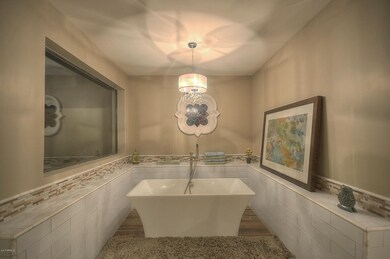 Tub at Master