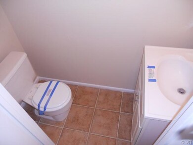 43 Eisenhower Cir, Whitehall, PA 18052 - photo 4