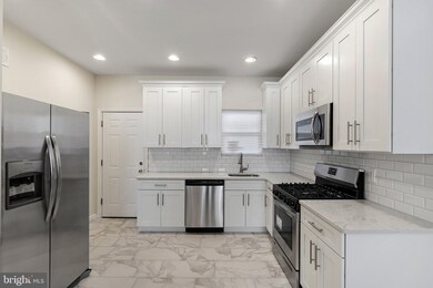 2049 Fernon St, Philadelphia, PA 19145 - photo 5