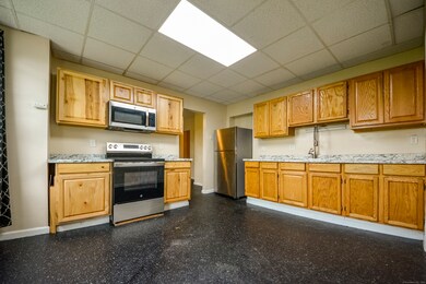 92 High St unit 3W, Waterbury, CT 06704 - photo 3