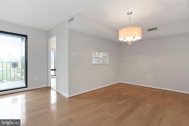 112 Roberts Ln unit 201, Alexandria, VA 22314 - photo 5