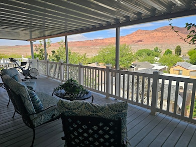 442 SF Covered Deck with VIEWS