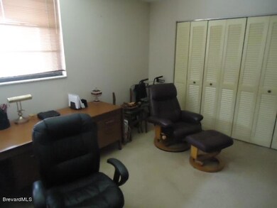 BEDROOM/DEN