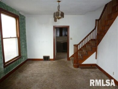 134 8th St, Lincoln, IL 62656 - photo 2