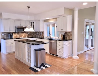 11 Carriage House Ln, Mansfield, MA 02048 - photo 5
