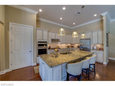 Gourmet Island Kitchen w/ Natural Gas
