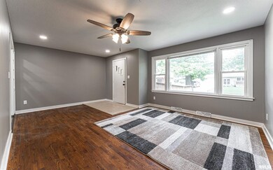 160 Regent St, Lincoln, IL 62656 - photo 5
