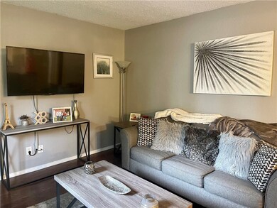 10095 E Heritage Dr, Effingham, IL 62401 - photo 4