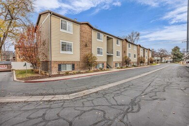 883 E Arnecia Ct unit 31, Salt Lake City, UT 84106 - photo 2