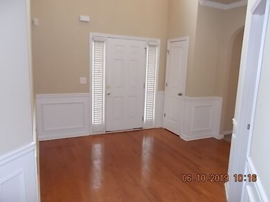 FOYER / ENTRY