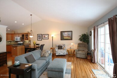 2039 Payton Ln NE unit 13, Grand Rapids, MI 49505 - photo 2