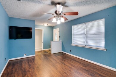 860 Timberhill Dr, Hurst, TX 76053 - photo 7