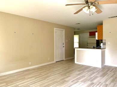 600 Hedgewood Dr unit B, Georgetown, TX 78628 - photo 2