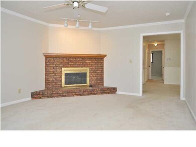 LIVING ROOM 706