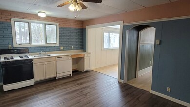 99 Temple St unit 1, Fitchburg, MA 01420 - photo 2