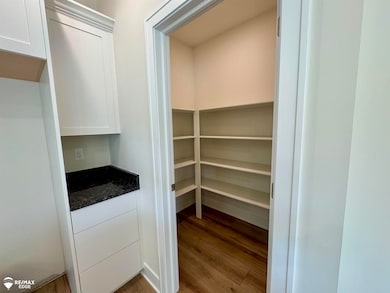 8018 Bradbury Ln, Grand Blanc, MI 48439 - photo 5