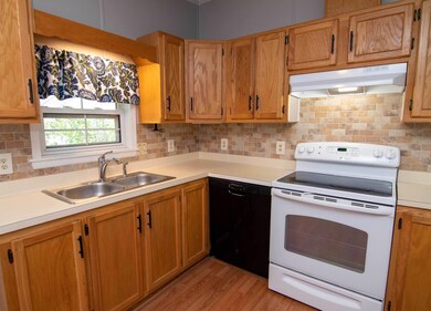 54 Zachary Dr, Hooksett, NH 03106 - photo 5