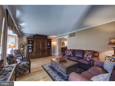 9 Joan Trail, Langhorne, PA 19047 - photo 3