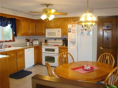 21 Oakhurst Dr, Greenville, RI 02828 - photo 4