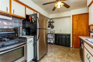 293 Gayle Dr, Sheffield Lake, OH 44054 - photo 3