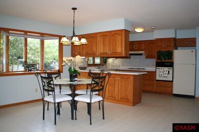 526 N Garden St, New Ulm, MN 56073 - photo 3